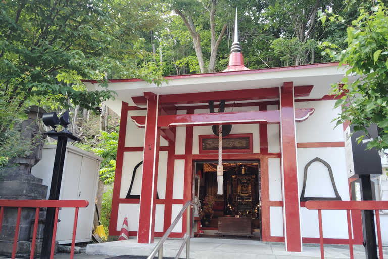 Sapporo: Spacer po Jozankei Onsen z wizytą w świątyni i jaskini