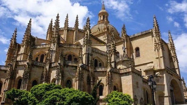 From Madrid: Excursion to Toledo and Segovia, two most visited destinations