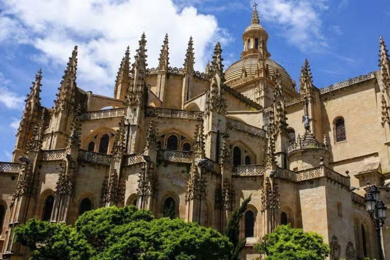 Desde Madrid: Excursión a Toledo y Segovia, dos destinos más visitados