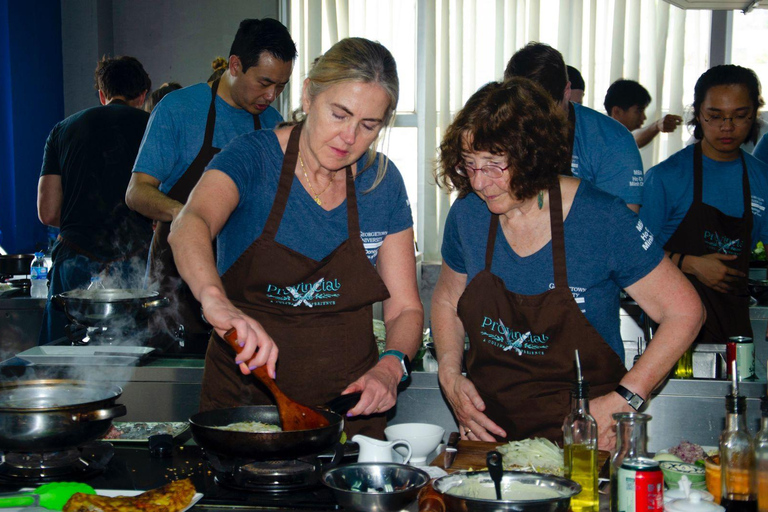 Immersive Cooking Class &amp; BenThanh Market Tour By Local Chef