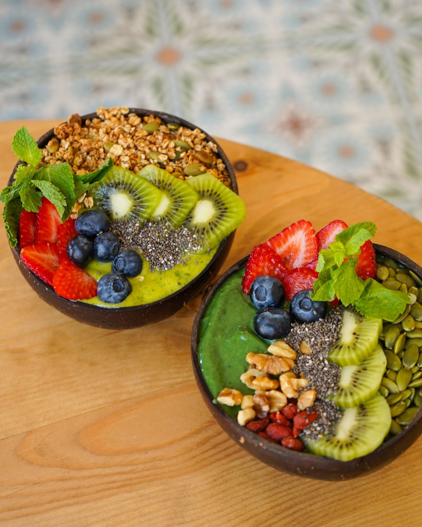 Jávea: Strand-Yoga + Frühstück im Plant Shack Vegan Cafe (ENG)