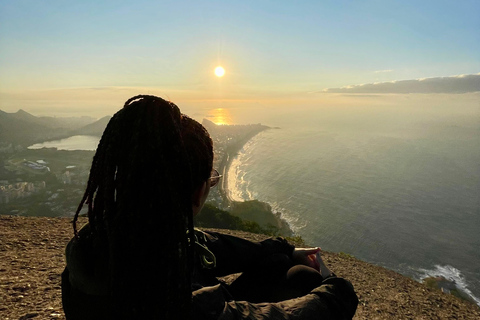 Caminhada ao nascer do sol no Pico Dois Irmãos (ou durante o dia)