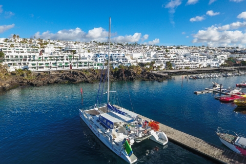 Lanzarote: 2 uur durende cruise bij zonsondergang langs de kust met drankje