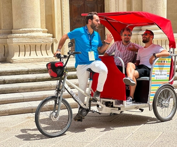 Bari: Old Town Guided Eco-Friendly Rickshaw Tour