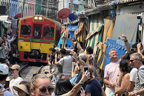 Bangkok: Maeklong Railway Market Tour with Chinese Driver