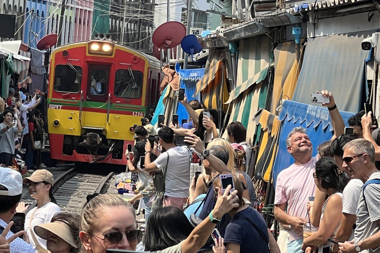 Bangkok: Maeklong Railway Market Tour with Chinese Driver