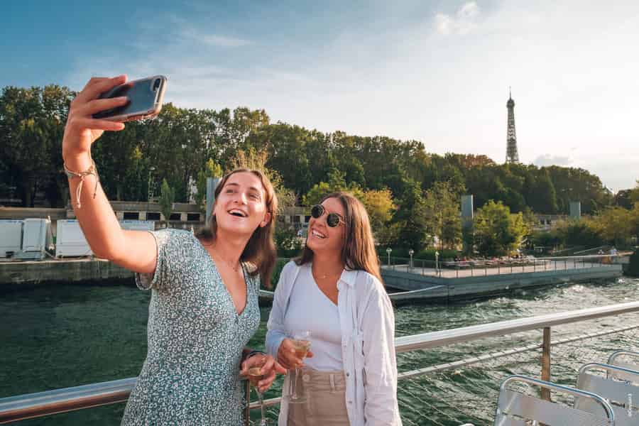 Ab Disneyland® Paris - Mittagessen am Eiffelturm und Kreuzfahrt. Foto: GetYourGuide