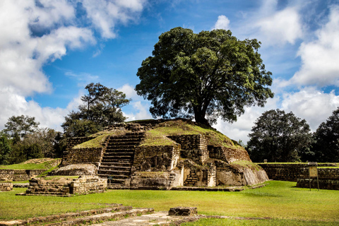 Endagstur till Chichicastenango och IximchéFrån Guatemala City: Iximche och Chichicastenango