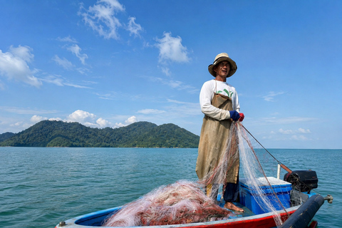 Penang: Teluk Bahang Fishing Village Tour with Locals
