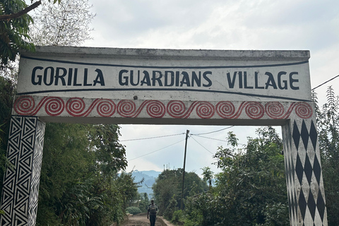 1 journée de randonnée pour les gorilles et le centre de recherche de Karisoke, PN des Volcans