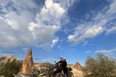 Capadocia: excursión en quad con puesta de sol en el Valle del AmorCapadocia: excursión de 1 hora en quad con traslado desde el hotel.