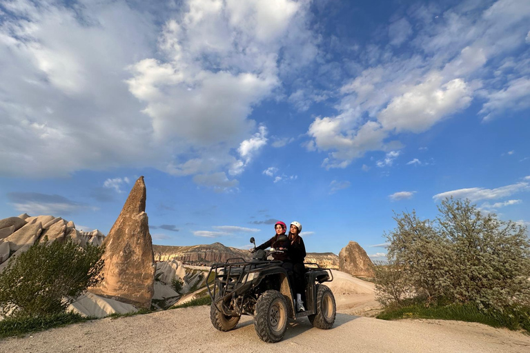 Capadocia: excursión en quad con puesta de sol en el Valle del AmorCapadocia: excursión de 1 hora en quad con traslado desde el hotel.