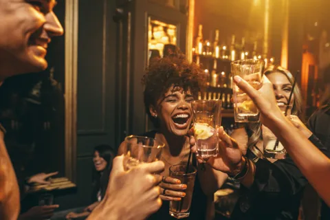 Leipzig: Bar and Club Tour with Free Shots and VIP Entry