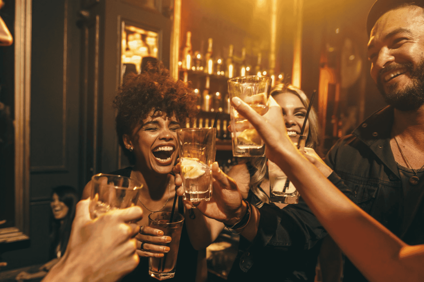 Лейпциг: Барный тур с бесплатными шотами и VIP-входом