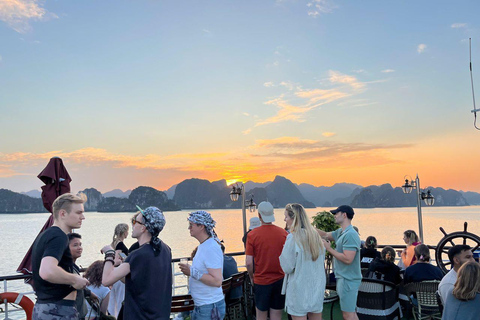 Hanoi: jednodniowa wycieczka po zatoce Ha Long - luksusowy rejs i lunch w formie bufetu