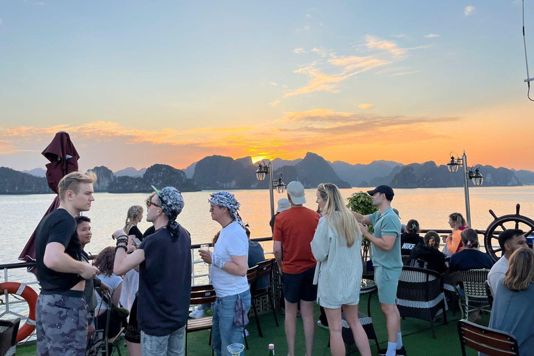 Hanoi: jednodniowa wycieczka po zatoce Ha Long - luksusowy rejs i lunch w formie bufetu