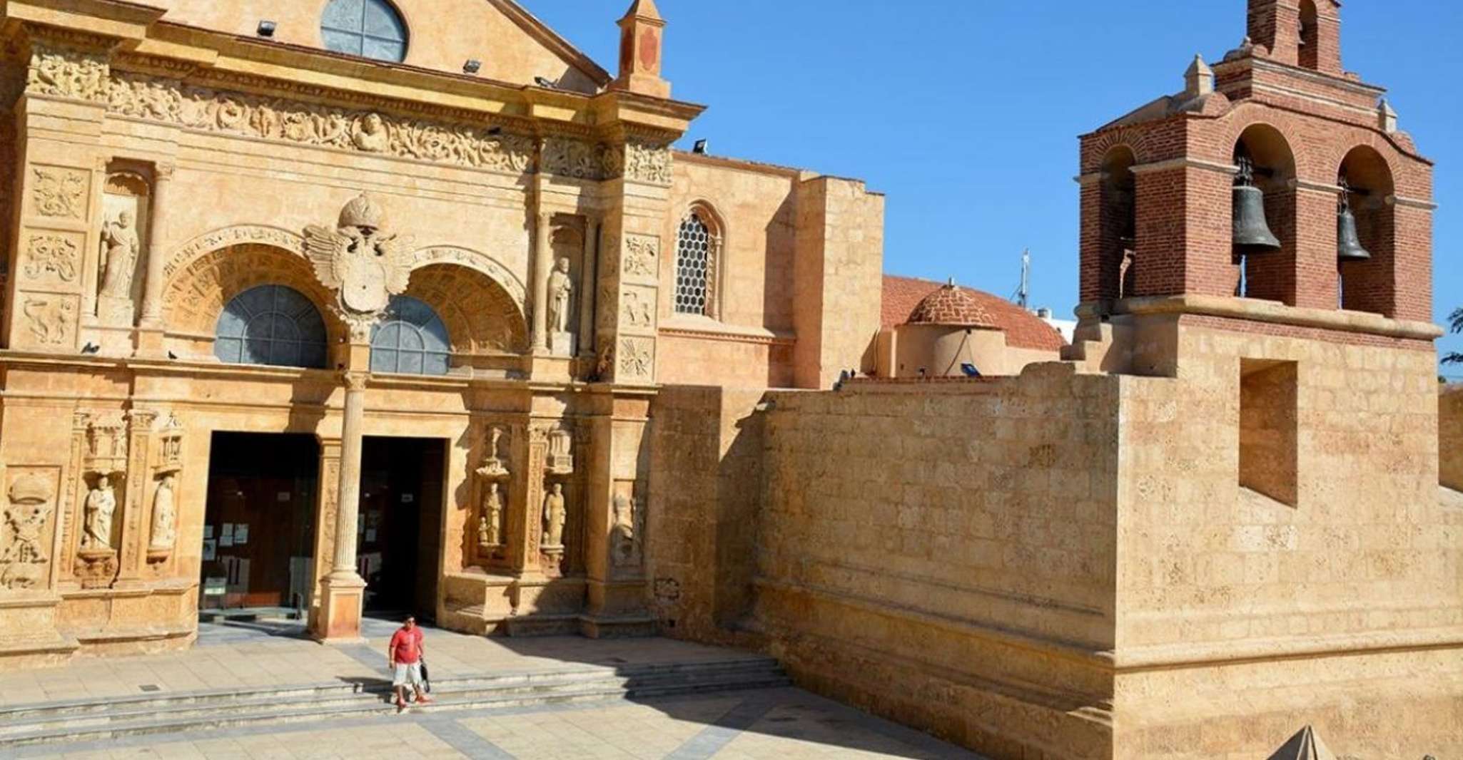 Recorrido histórico por la ciudad en Zona Colonial - Hizvo