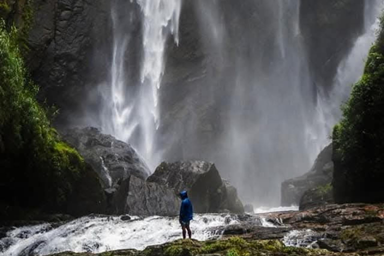 康提：兰博达瀑布和普纳瀑布，以及安布鲁瓦瓦天空塔日落康提：兰博达瀑布和普纳瀑布，以及安布卢瓦瓦天空塔日落之旅