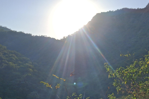 Monsoon Palace visit with Hotel Pickup-dropoff All Inclusive Guided Hiking at Monsoon Palace with Lunch
