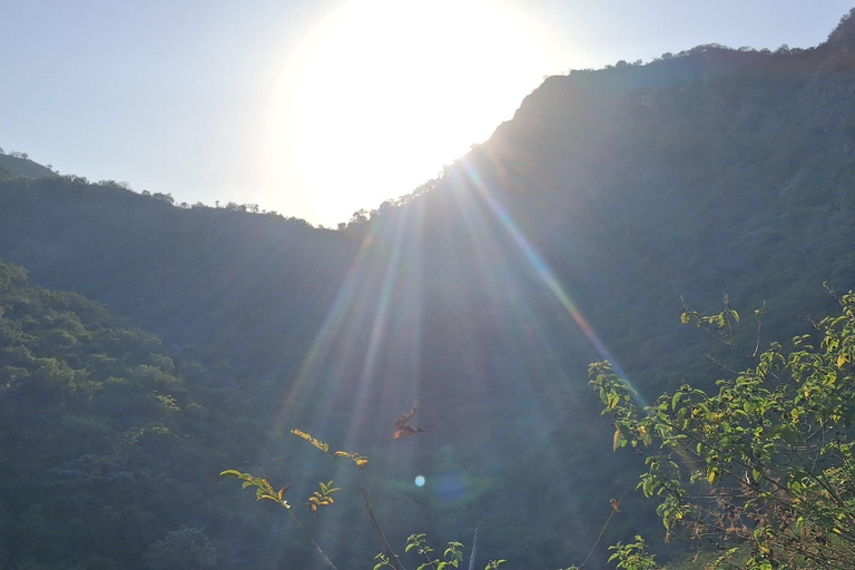 Monsoon Palace visit with Hotel Pickup-dropoff All Inclusive Guided Hiking at Monsoon Palace with Lunch