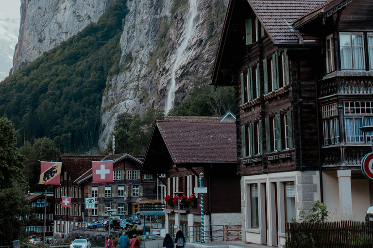 Interlaken: Lauterbrunnen Waterfall Tour with Pickup
