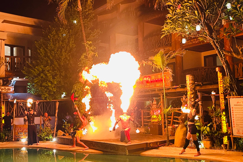 Vuurdansshow in het Red Coconut Beach Hotel