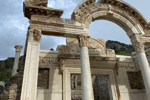 Au départ de Kusadasi : Éphèse, maisons en terrasse et temple d'ArtémisVisite privée à prix spécial pour les groupes de plus de 5 personnes.