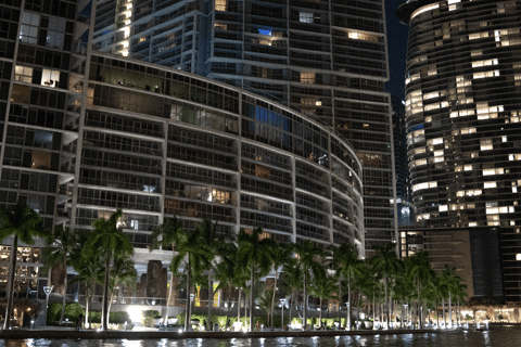 Champagne City Lights Boat Tour + Photoshoot (Semi Private)