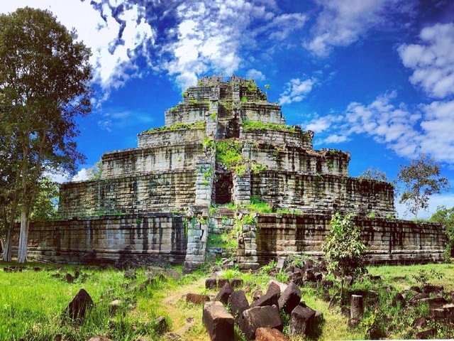 Koh Ker And Beng Mealea Temple