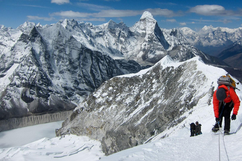 Beklimming Lobuche piek met EBC TREK-18 Dagen