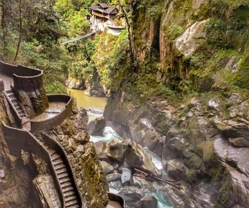 Percorso Pailon Del Diablo e Cascate + Mano de Dios + Casa sull'albero Ec