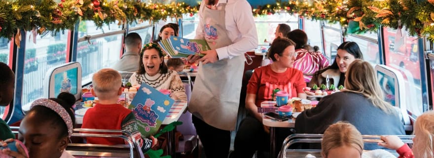 Londres : visite en bus de Noël Peppa Pig avec divertissement