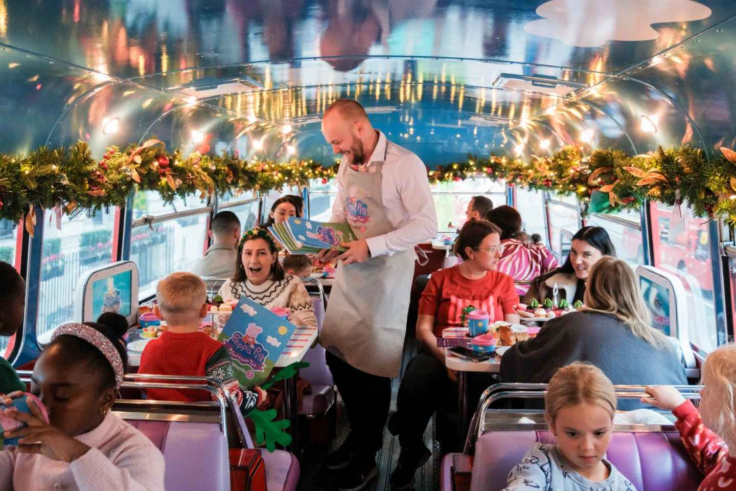 London: Peppa Pig Christmas Bus Tour with Entertainment