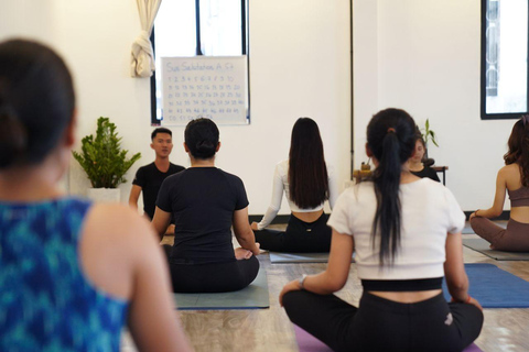 Phnom Penh: Private Yoga, Massage, and Rooftop Dinner
