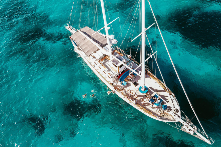 Sliema: Comino, Crystal Lagoon & Blue Lagoon Cruise w/ Lunch Including Transportation