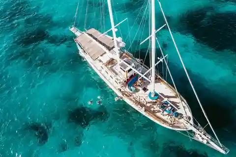 De Sliema: Cruzeiro de ida e volta a Malta com almoço e traslados