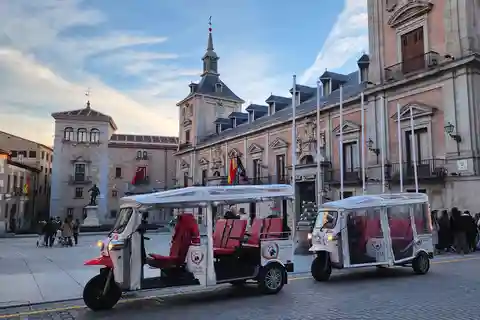 Tour Madrid: Hemmeligheder i en elektrisk tuk-tuk