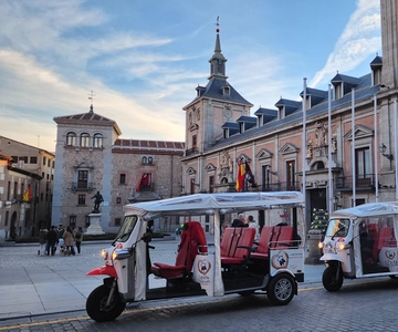 Tour Madrid: Secrets in a Electric Tuk Tuk