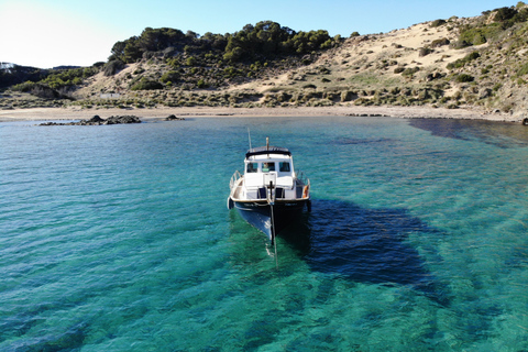 Sail in a Llaut through the marine reserve of northern Menorca, 4 or 8 hours Sail in the marine reserve of northern Menorca