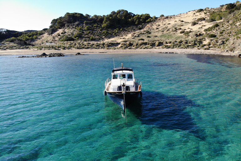 Sail in a Llaut through the marine reserve of northern Menorca, 4 or 8 hours Sail in the marine reserve of northern Menorca