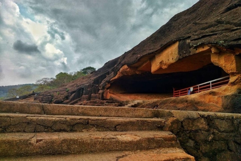 Visite privée des grottes bouddhiques de Kanheri en véhicule climatisé