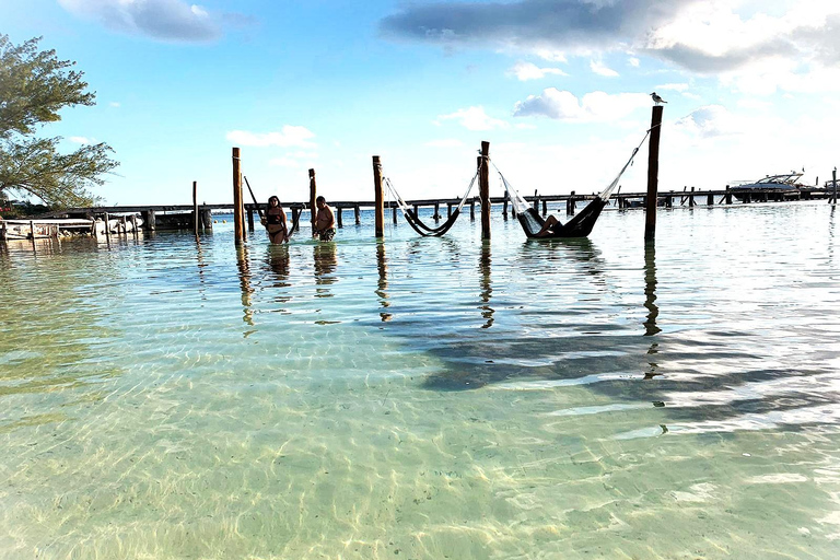Isla Mujeres: All-Inclusive Catamaran with Open Bar, Snorkel and Lunch Jet Ski Tour to Isla Mujeres and Contoy
