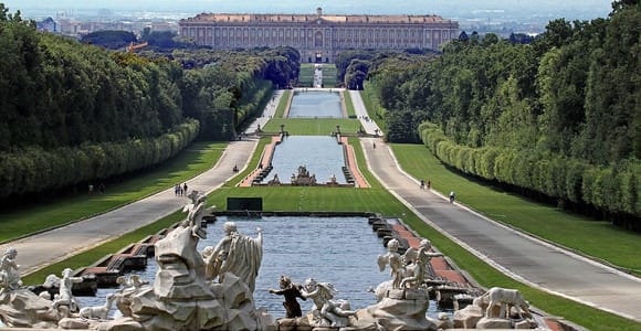 Von Neapel aus: Königspalast und historisches Zentrum von Caserta
