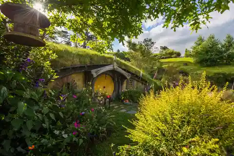 Auckland: Private Hobbiton Movie Set & Waitomo Caves Tour