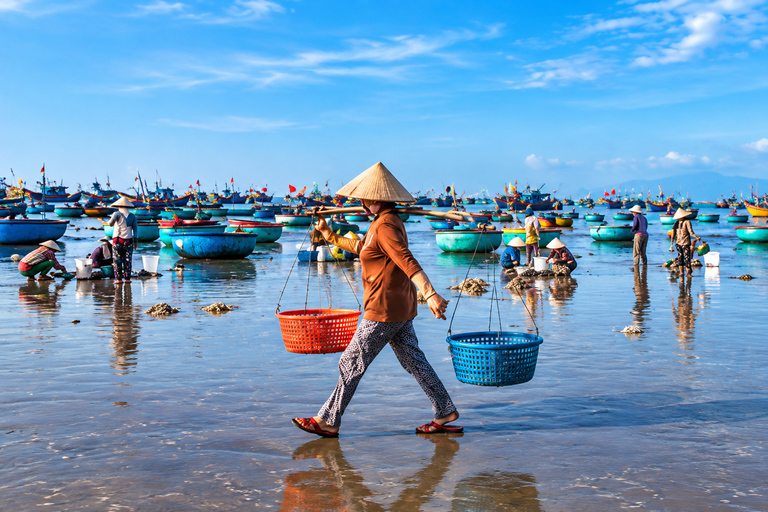 Da Nang/Hoi An: Hue Imperial City Transfer with 7 Stops