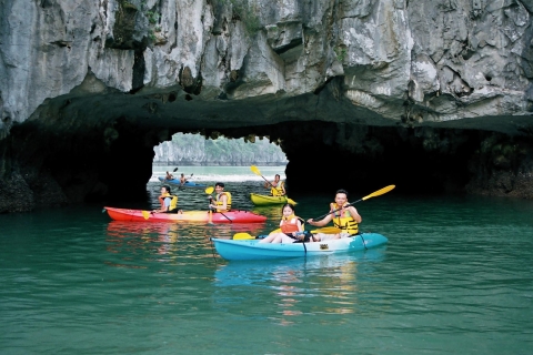 Desde Hanói: Excursión de 1 día a la Bahía de Halong: visita a cuevas, islas y kayak