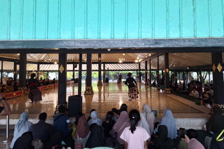 Yogyakarta: Sultan Palace and Water castle Guided Tour Water castle Guided Tour