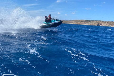 Mellieha: Aluguel de jet ski com barco de segurança e passageiro