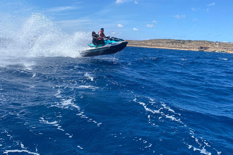 Mellieha: Aluguel de jet ski com barco de segurança e passageiro