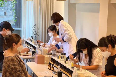 Seoul: Creëer je eigen natuurlijke parfum met een parfumeur&quot;.